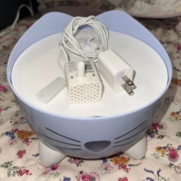 Catit PIXI Whimsical Cat-Shaped Light Up Free Standing Drinking Fountain Bowl - Picture 4 of 5